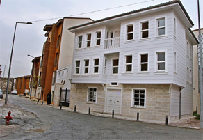 Fatih,Surdibi Yenileme Projesi İçerinde Ahşap Konak